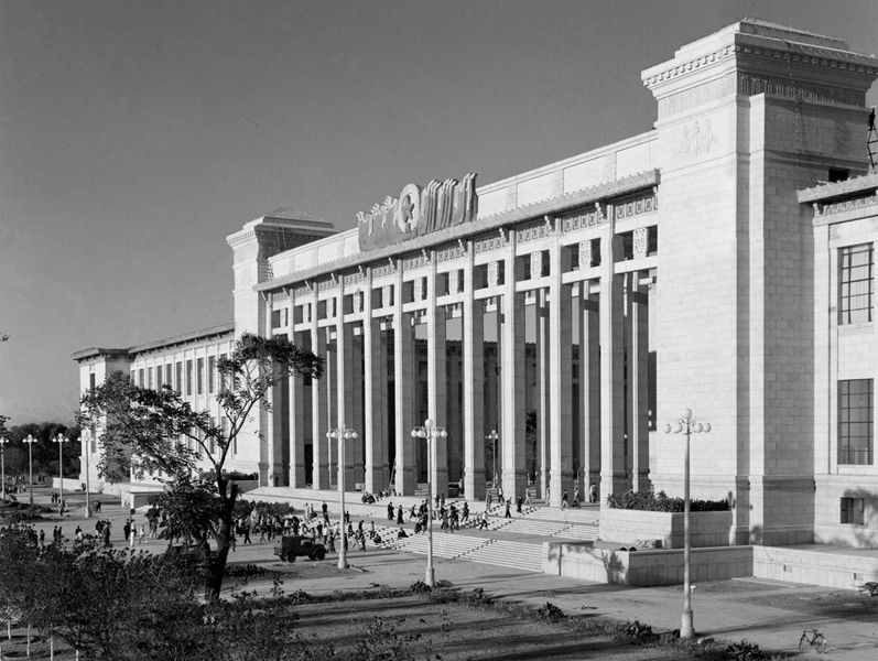 1959年9月19日，中國革命博物館和中國歷史博物館建成。新華社圖片